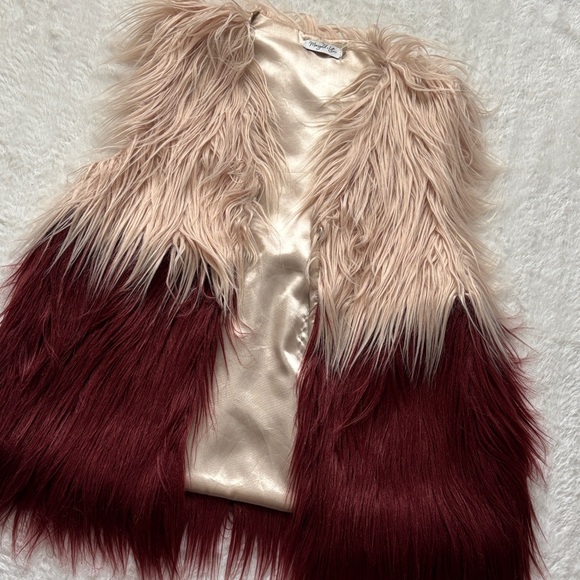 Stylish Faux Fur Vest in Light Pink and Burgundy - Picture 1 of 7